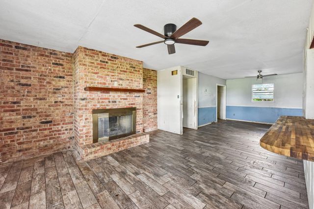 1111 Silent Valley RD, Lockhart, TX 78644