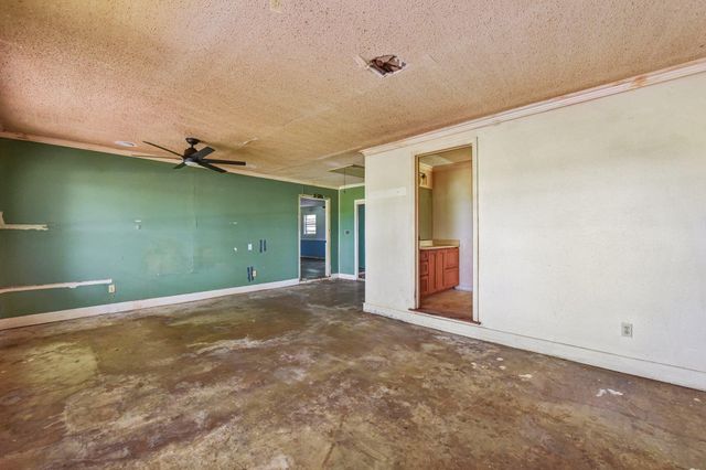 1111 Silent Valley RD, Lockhart, TX 78644