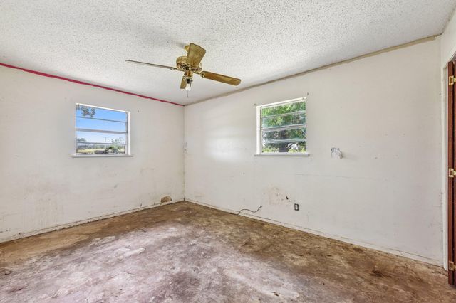 1111 Silent Valley RD, Lockhart, TX 78644