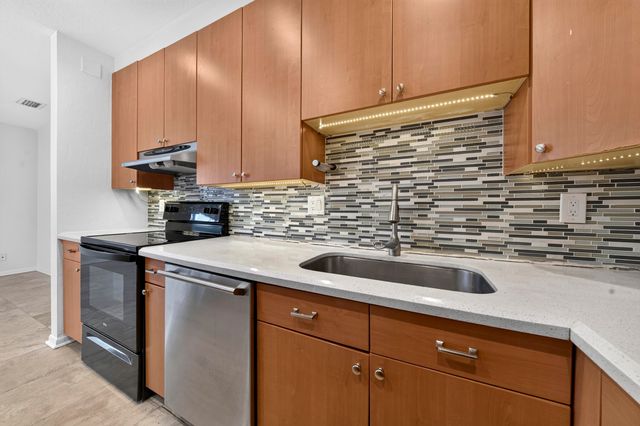 1605 NE 16th Avenue, Fort Lauderdale, FL 33305