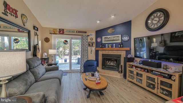 227 VALLEY FORGE DR, Tuckerton, NJ 08087