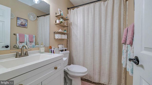 227 VALLEY FORGE DR, Tuckerton, NJ 08087