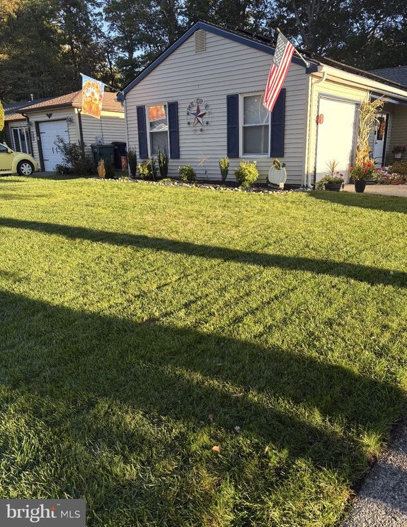 227 VALLEY FORGE DR, Tuckerton, NJ 08087