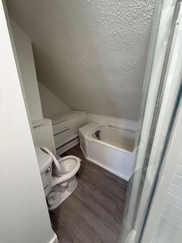 10 Central Sq 3, Brockton, MA 02301
