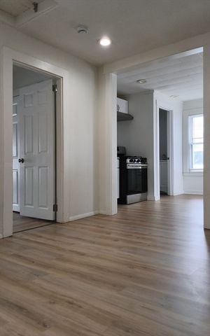 10 Central Sq 3, Brockton, MA 02301