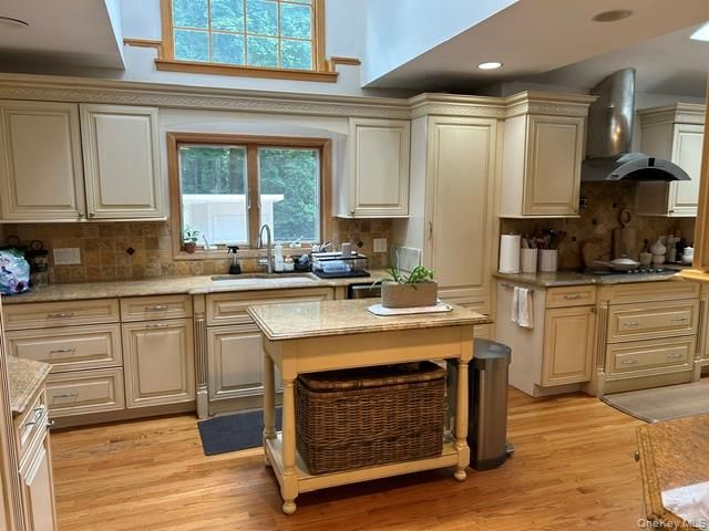 3 Fox Lane, Locust Valley, NY 11560