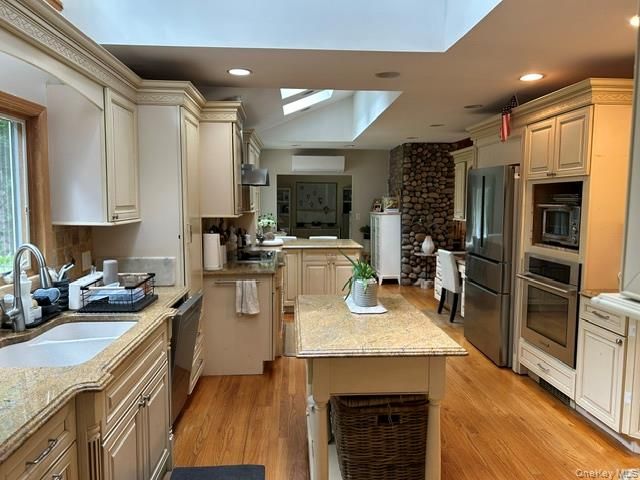 3 Fox Lane, Locust Valley, NY 11560