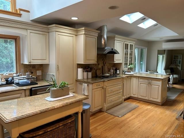 3 Fox Lane, Locust Valley, NY 11560