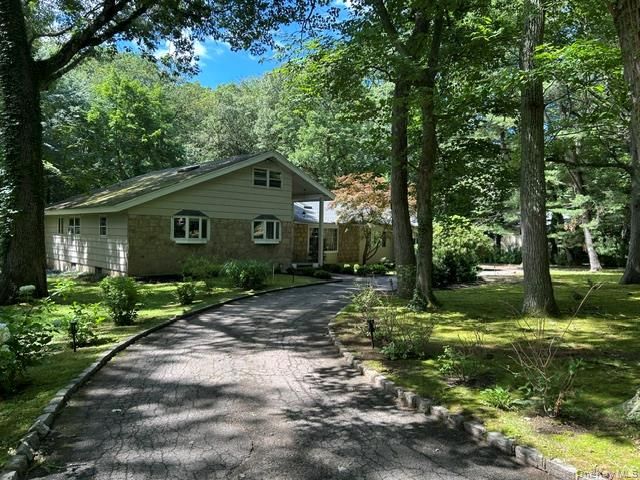3 Fox Lane, Locust Valley, NY 11560