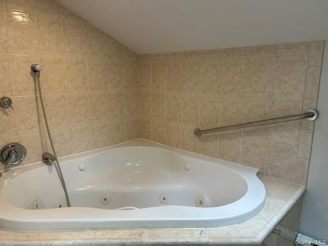 3 Fox Lane, Locust Valley, NY 11560