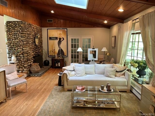 3 Fox Lane, Locust Valley, NY 11560
