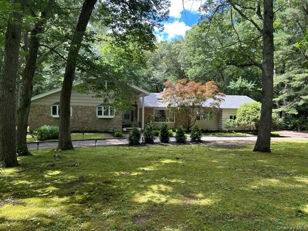 3 Fox Lane, Locust Valley, NY 11560