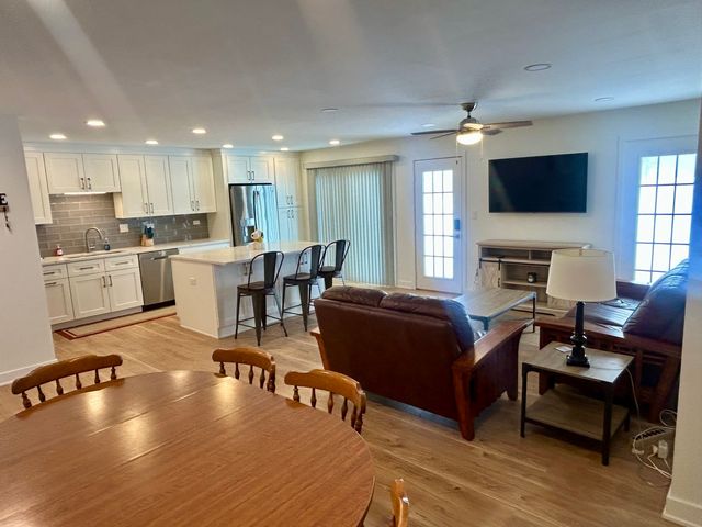 1229 Ballantrae Place A, Mundelein, IL 60060