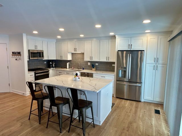 1229 Ballantrae Place A, Mundelein, IL 60060