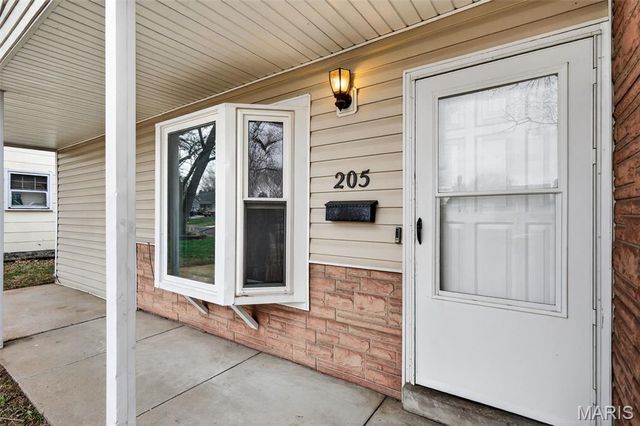 205 Brackleigh Lane, Florissant, MO 63031