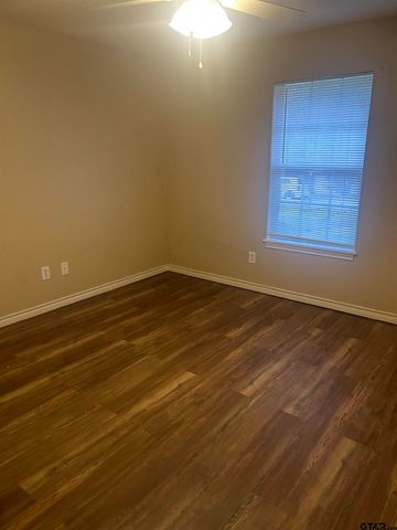 8315 Garrett Dr, Tyler, TX 75703