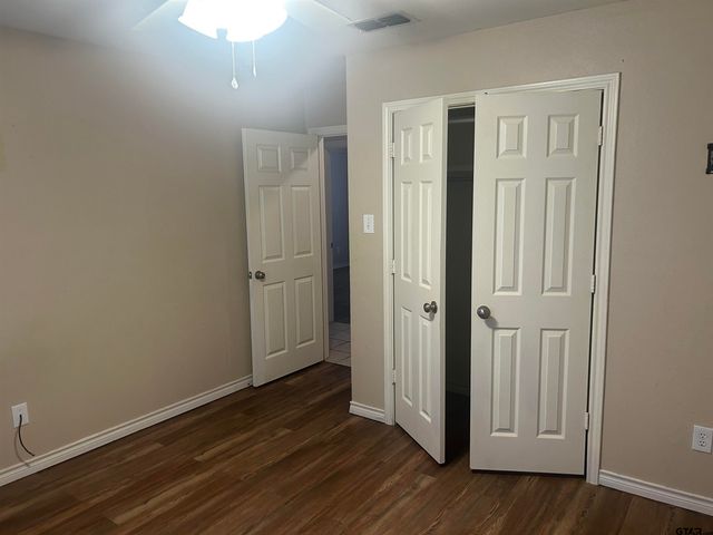8315 Garrett Dr, Tyler, TX 75703