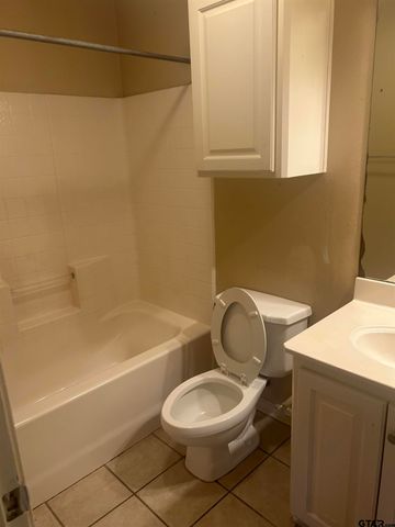 8315 Garrett Dr, Tyler, TX 75703