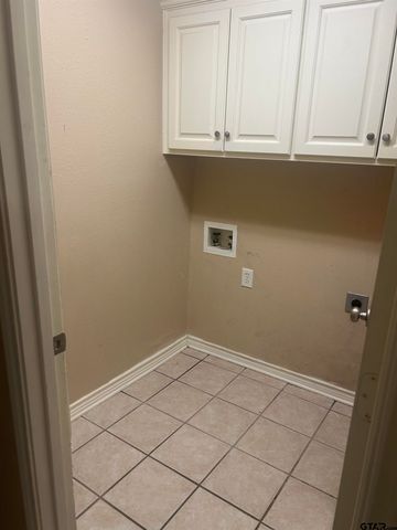8315 Garrett Dr, Tyler, TX 75703