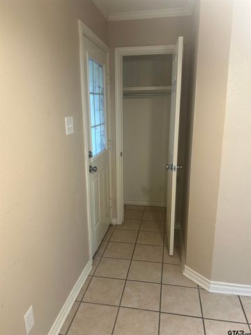 8315 Garrett Dr, Tyler, TX 75703