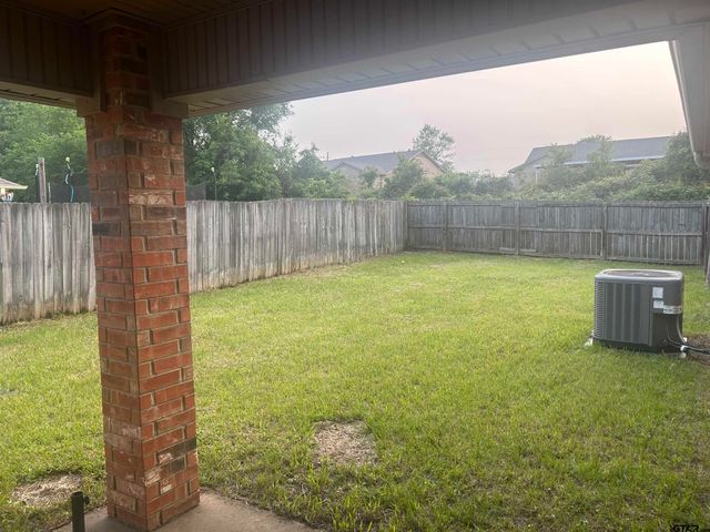 8315 Garrett Dr, Tyler, TX 75703