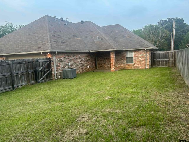 8315 Garrett Dr, Tyler, TX 75703