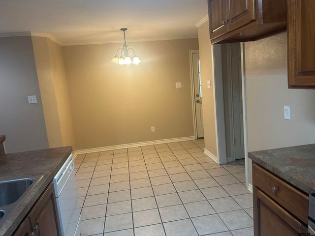 8315 Garrett Dr, Tyler, TX 75703