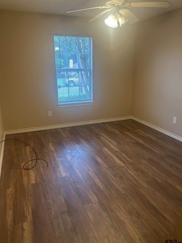 8315 Garrett Dr, Tyler, TX 75703