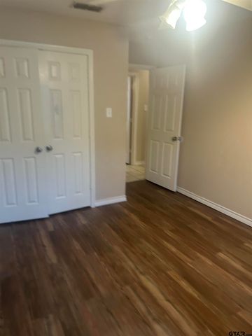 8315 Garrett Dr, Tyler, TX 75703