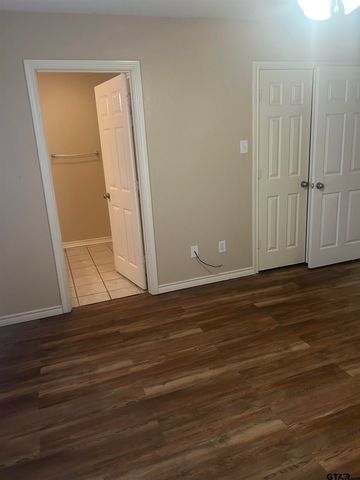 8315 Garrett Dr, Tyler, TX 75703