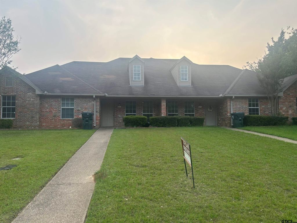 8315 Garrett Dr, Tyler, TX 75703
