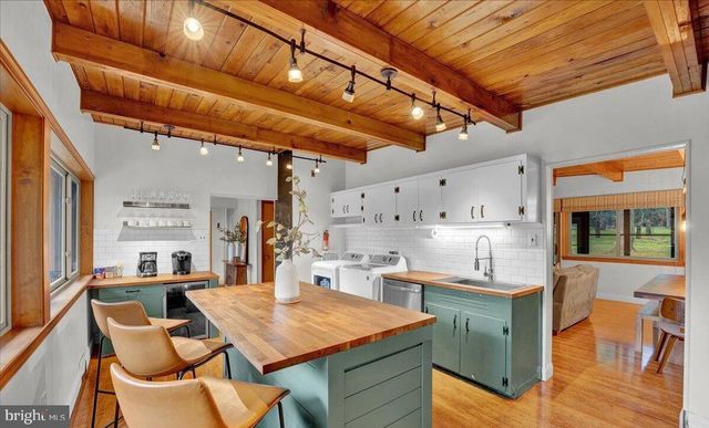 72 FOREST DR, Lake Harmony, PA 18624