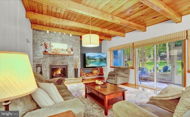 72 FOREST DR, Lake Harmony, PA 18624