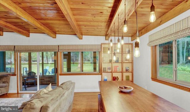 72 FOREST DR, Lake Harmony, PA 18624