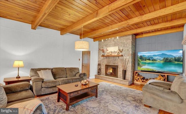 72 FOREST DR, Lake Harmony, PA 18624