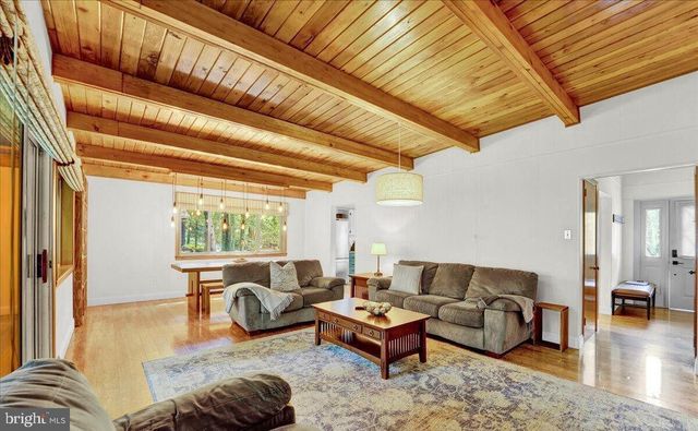 72 FOREST DR, Lake Harmony, PA 18624