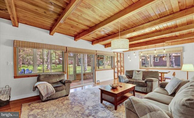 72 FOREST DR, Lake Harmony, PA 18624