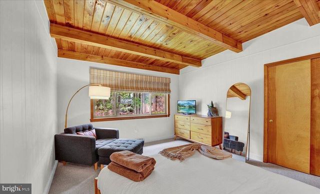 72 FOREST DR, Lake Harmony, PA 18624