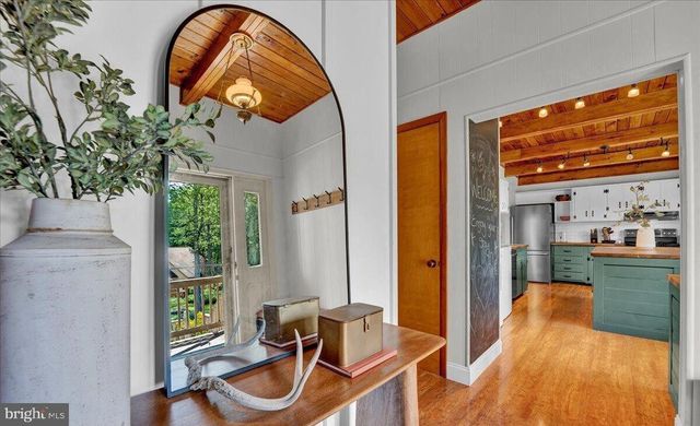 72 FOREST DR, Lake Harmony, PA 18624