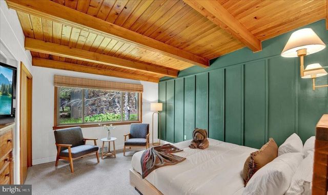 72 FOREST DR, Lake Harmony, PA 18624