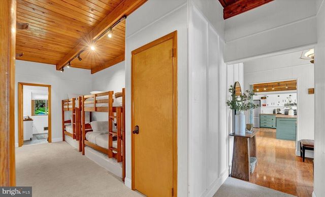 72 FOREST DR, Lake Harmony, PA 18624