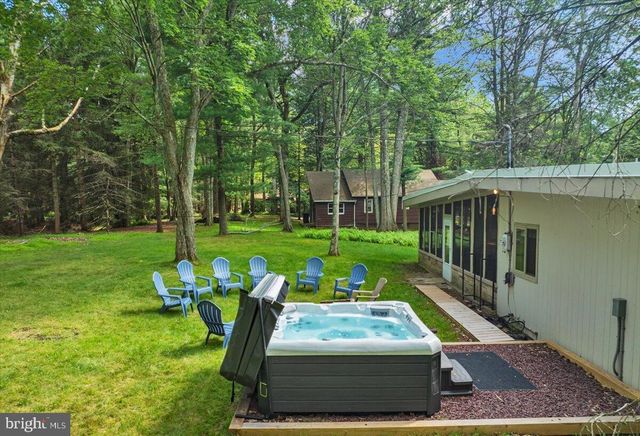 72 FOREST DR, Lake Harmony, PA 18624