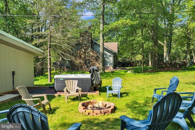 72 FOREST DR, Lake Harmony, PA 18624