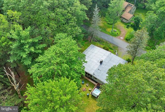 72 FOREST DR, Lake Harmony, PA 18624