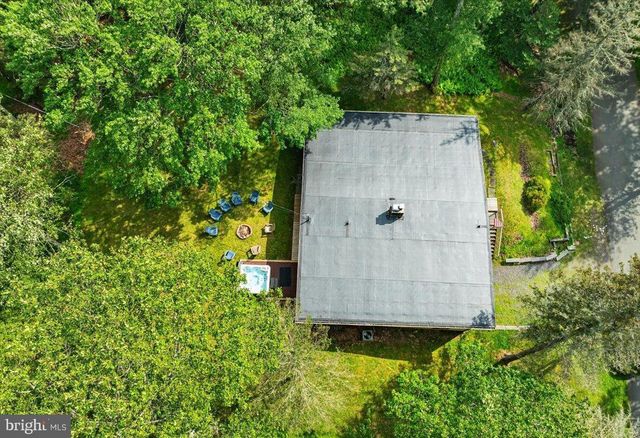 72 FOREST DR, Lake Harmony, PA 18624