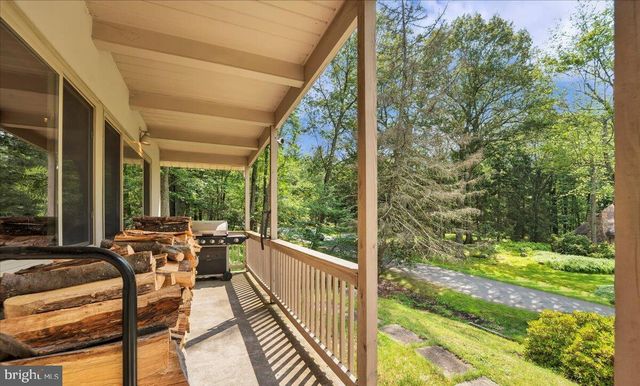 72 FOREST DR, Lake Harmony, PA 18624