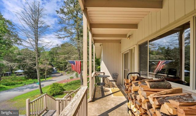 72 FOREST DR, Lake Harmony, PA 18624