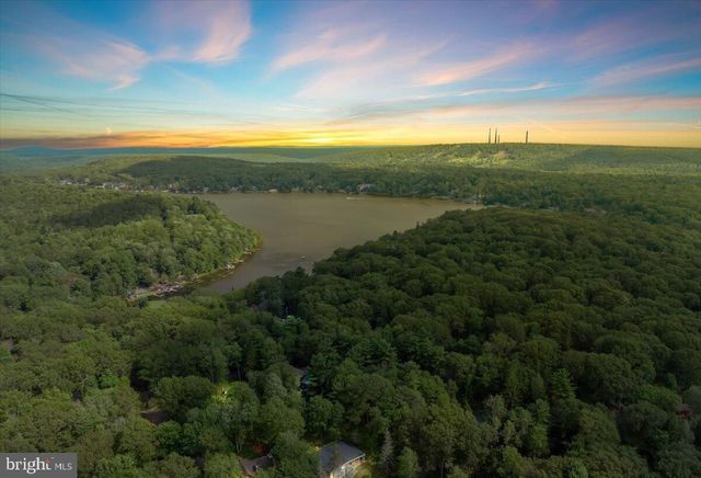 72 FOREST DR, Lake Harmony, PA 18624