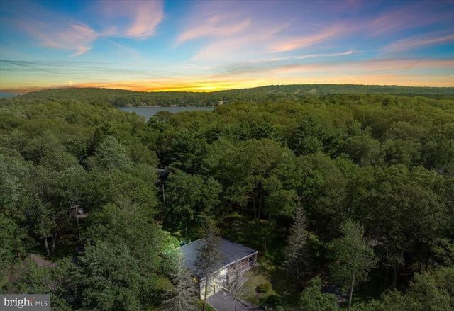 72 FOREST DR, Lake Harmony, PA 18624