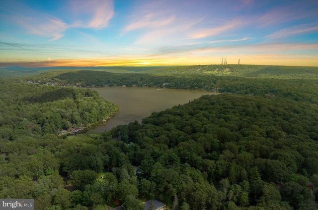 72 FOREST DR, Lake Harmony, PA 18624